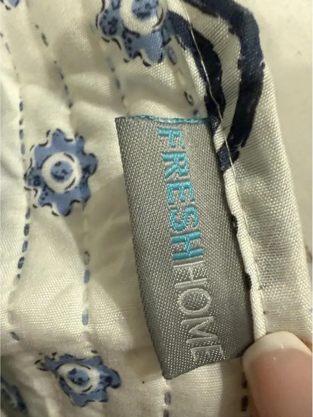 Freshhome Geometric reversible Blue and White Comforter Set with Sham: pre-owned